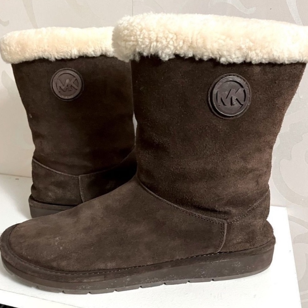 Michael Kors Size 10 MK Brown
Suede Leather Winter Boots Sheep
Fur Lined Booties